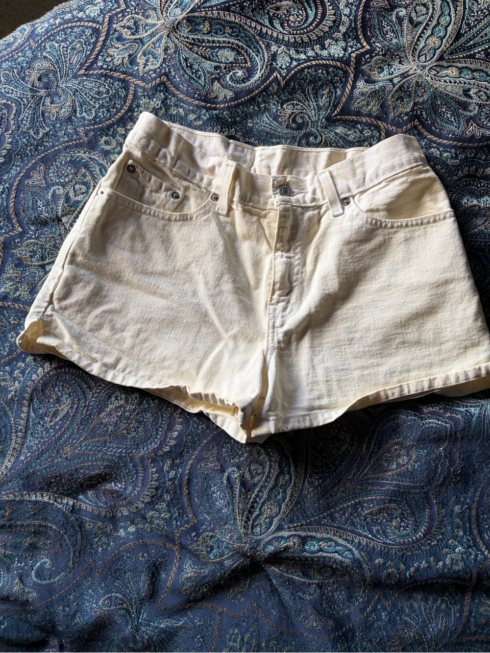 Levi’s Womens Cream Denim Shorts